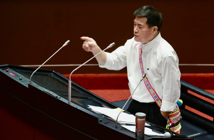 黃仁表示,卓院長的施政報告中,沒有談到如何落實原住民族的居住正義。(記者包克明 攝)