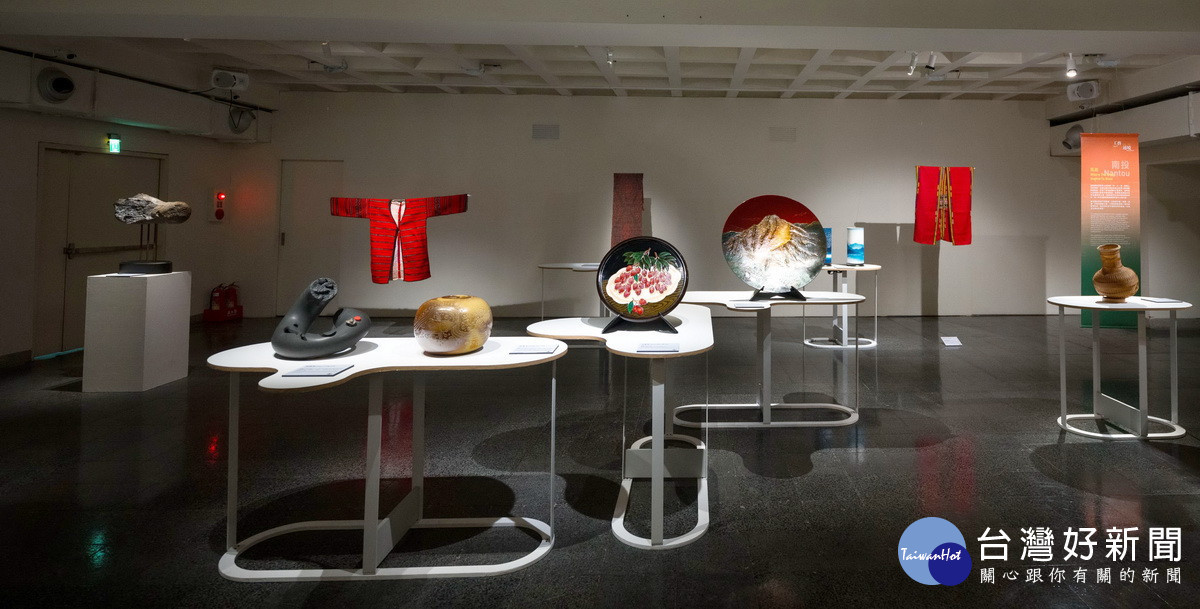 多位南投在地人間國寶等作品展出。(工藝中心提供)