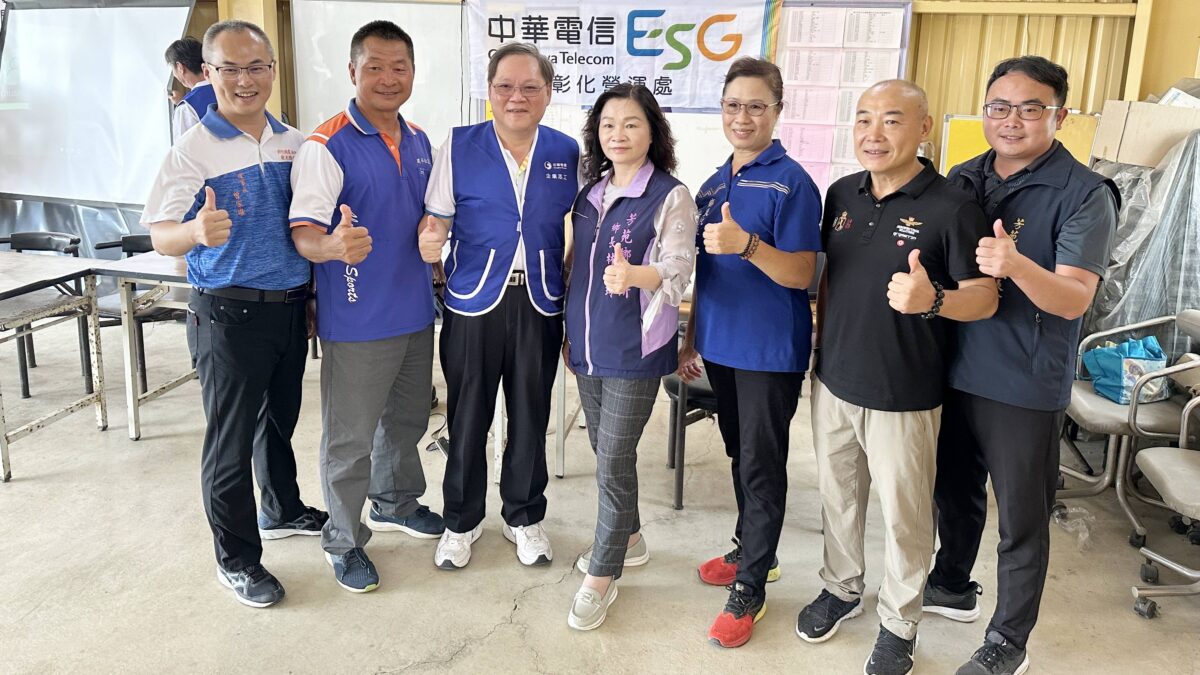 樂齡學習不NG！中華電信攜手芳苑鄉公所助長者接軌數位生活