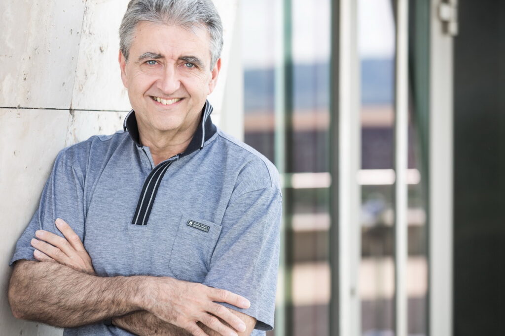 閉幕指揮嘉保豪勒隆