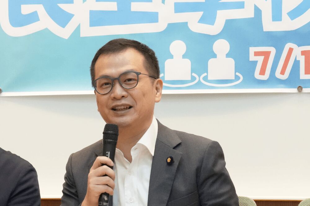 【星展銀行爭議8-4】星展銀行無理由停卡逾47萬飛行積分歸零 鄭正鈐:非個案、金管會應依法究辦銀行 300 【星展銀行爭議8-4】星展銀行無理由停卡逾47萬飛行積分歸零 鄭正鈐:非個案、金管會應依法究辦銀行 299