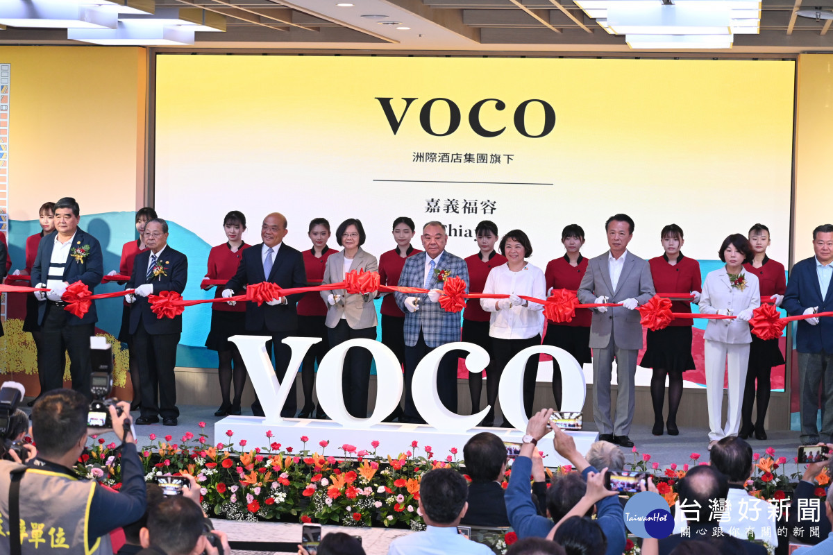 嘉義福容voco酒店開幕，前總統蔡英文、前行政院院長蘇貞昌，嘉義市長黃敏惠、縣長翁章梁出席剪綵／陳致愷攝影