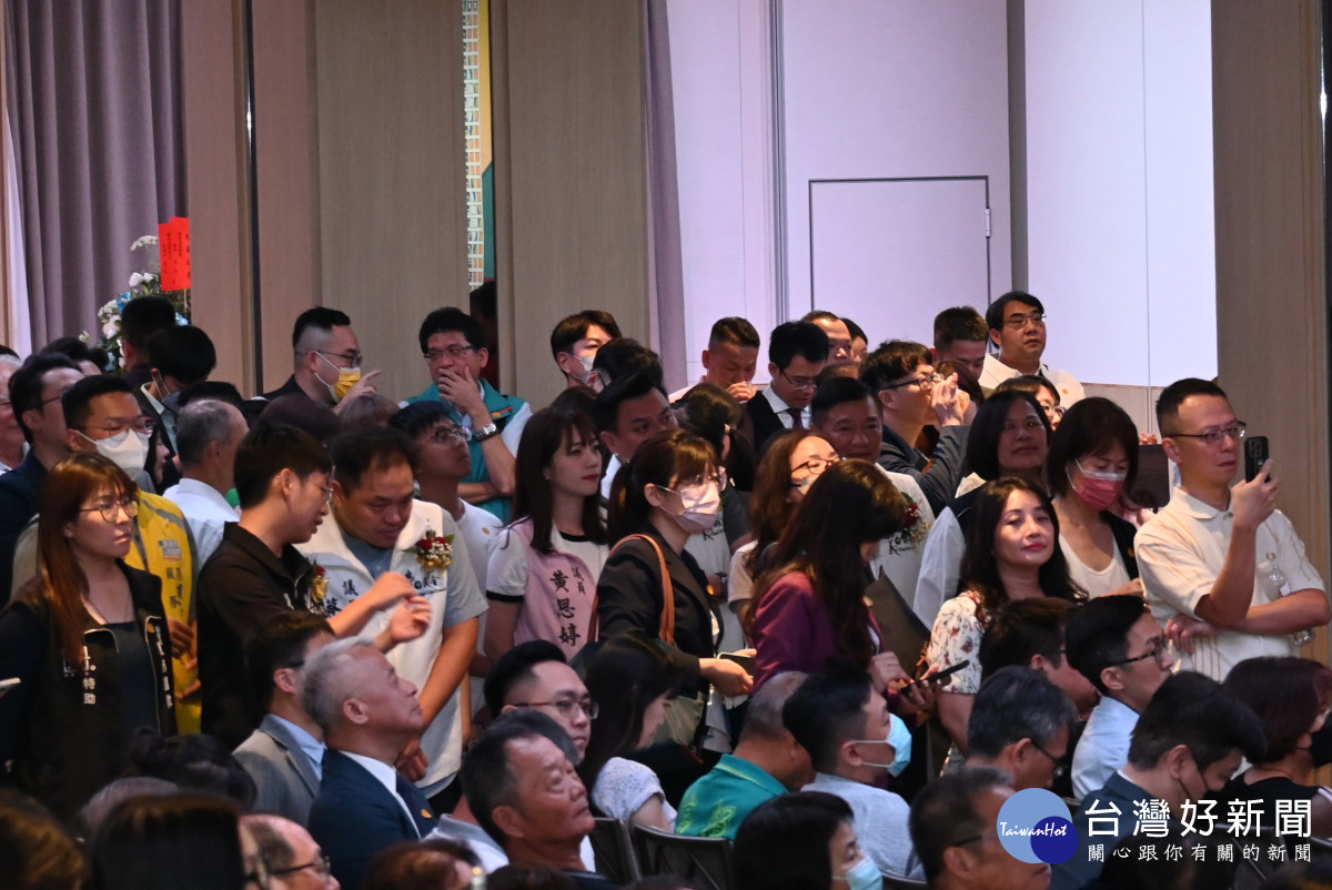 嘉義福容voco開幕現場座無虛席,嘉義縣市多位議員全程站著觀禮/陳致愷攝影