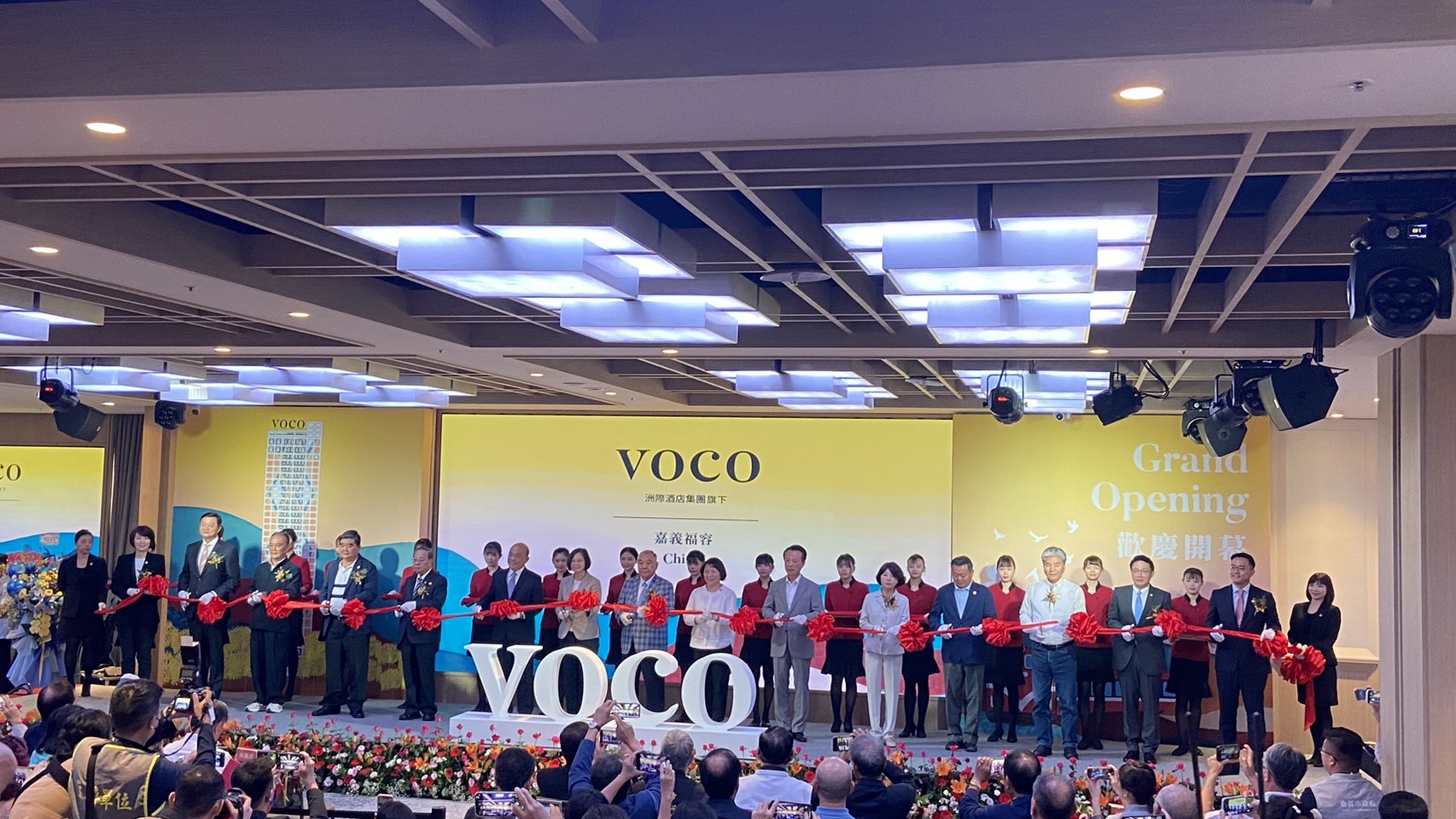 ▲嘉義福容voco酒店開幕,前總統蔡英文、前行政院院長蘇貞昌,嘉義市長黃敏惠、縣長翁章梁出席剪綵。(記者林詩涵攝影)