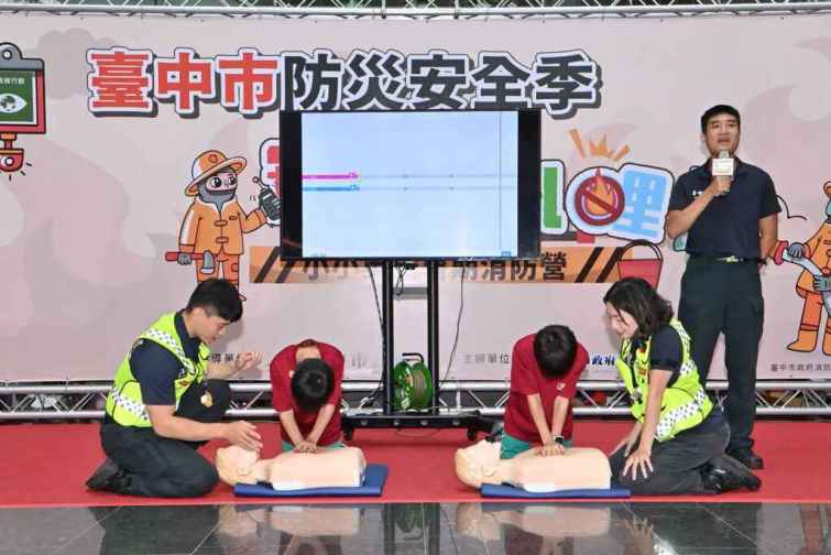 ▲台中市今年特別規劃17場「免費」暑期消防營隊活動，在各行政區域舉辦，開放總共1,870個名額，讓6至12歲學童利用暑假學習消防防火、防災常識技能。（記者張玉泰攝）