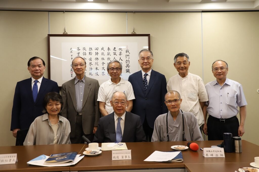 「法鼓山第10屆關懷生命獎」決審評委合影。(圖/法鼓山人基會提供)