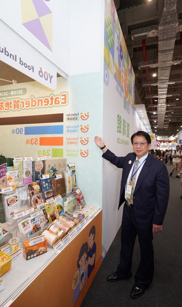 黃昭欽次長特別介紹銀髮友善食品的質地友善標示。