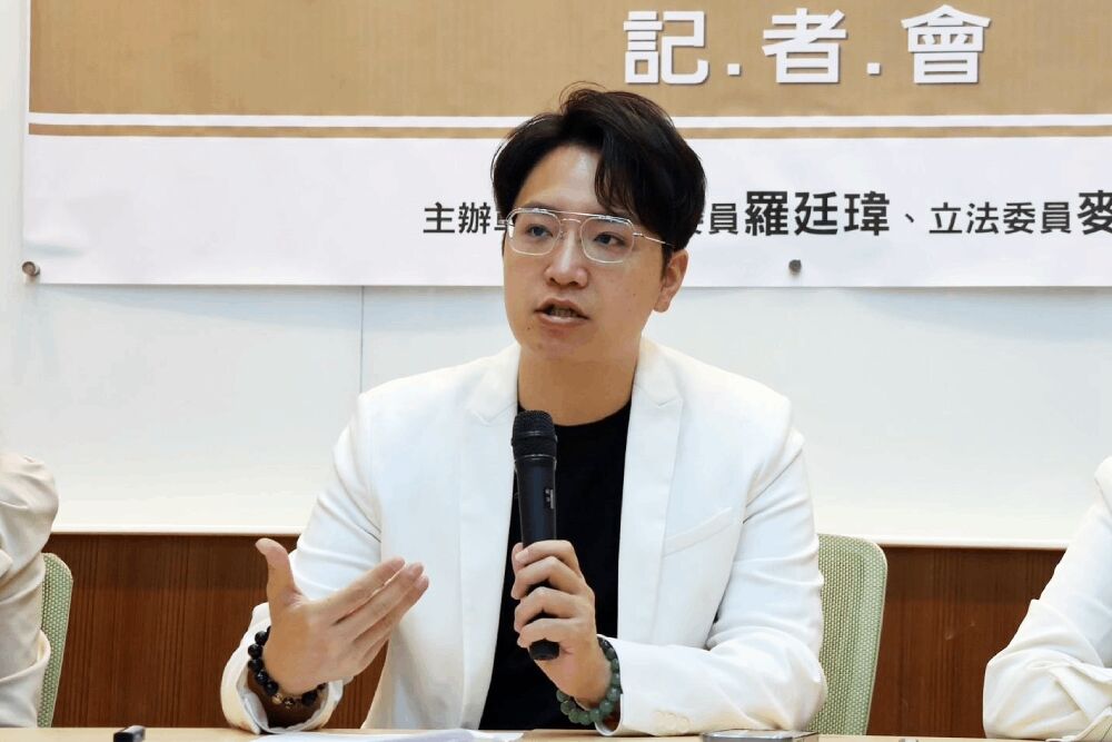 指直播主契約不平等 羅廷瑋、麥玉珍籲納入文藝工作者契約指導原則 244 照片來源:立委羅廷瑋國會辦公室