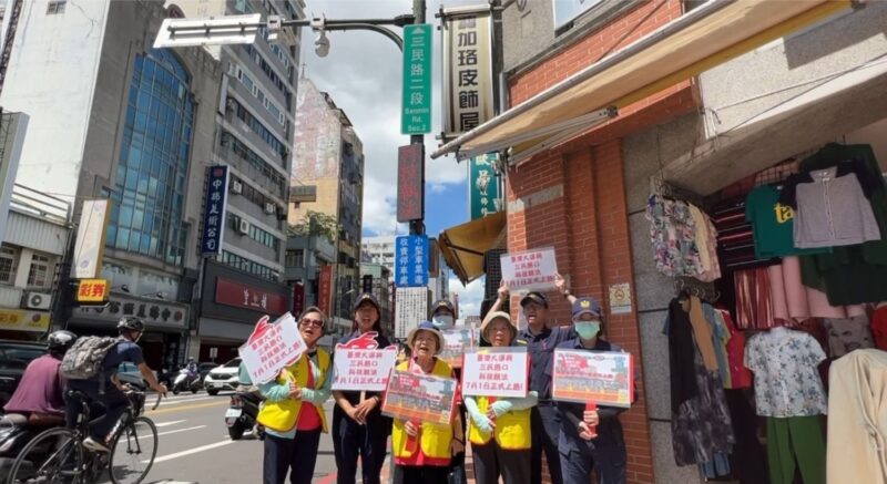 中警一分局與志工媽媽聯手宣導 中市路口科技執法7月啟用。