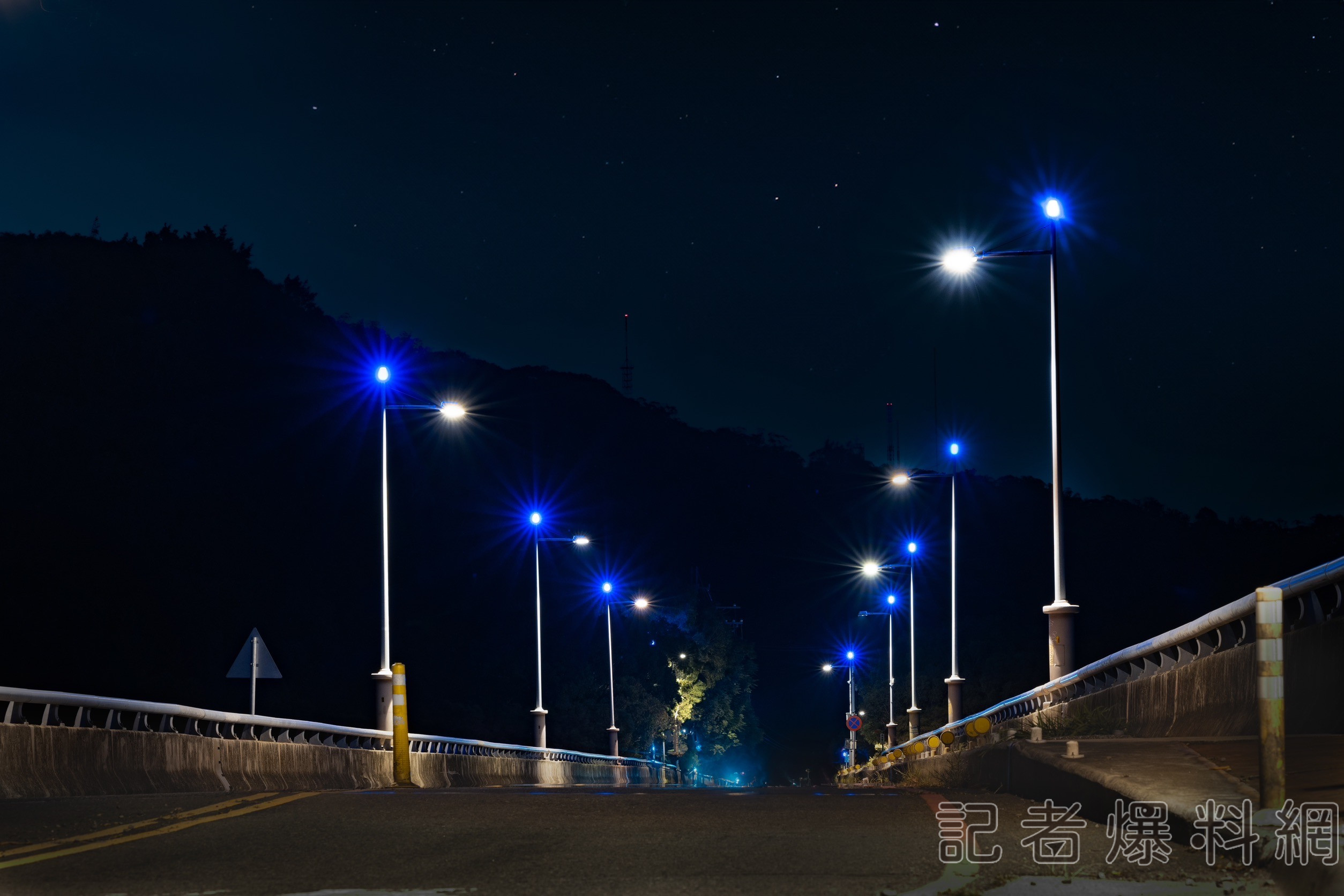 「藍色公路」浪漫夜景重現 LED路燈汰換傳統燈具點亮大肚山頭