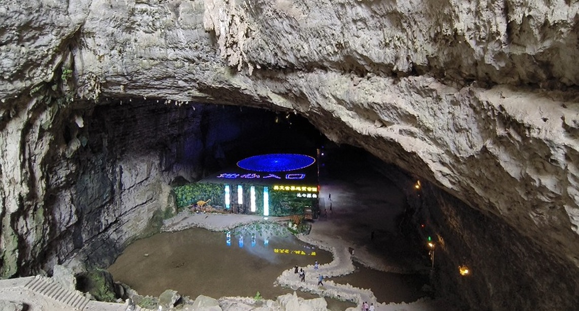 宜賓市興文縣石海風景區：天坑、溶洞、大型地表石海吸引眾多遊客