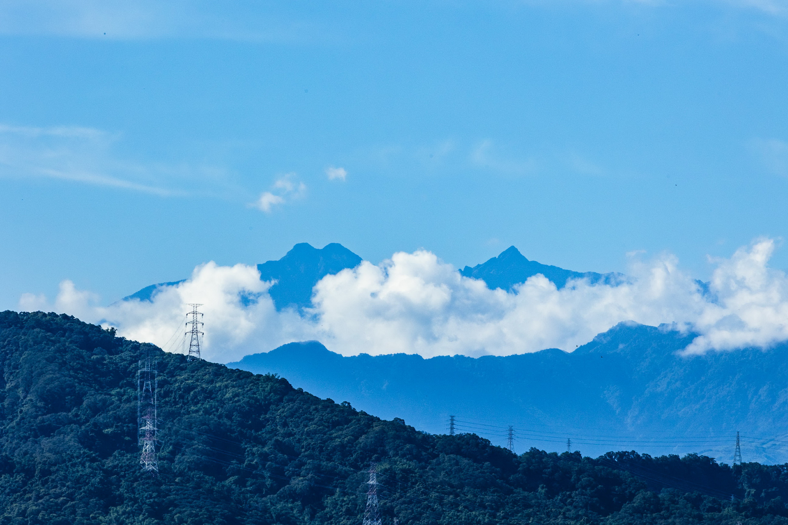 ▲彰化縣迎來高能見度天氣能見度高時,員林可以遠眺玉山。(常春醫院提供)