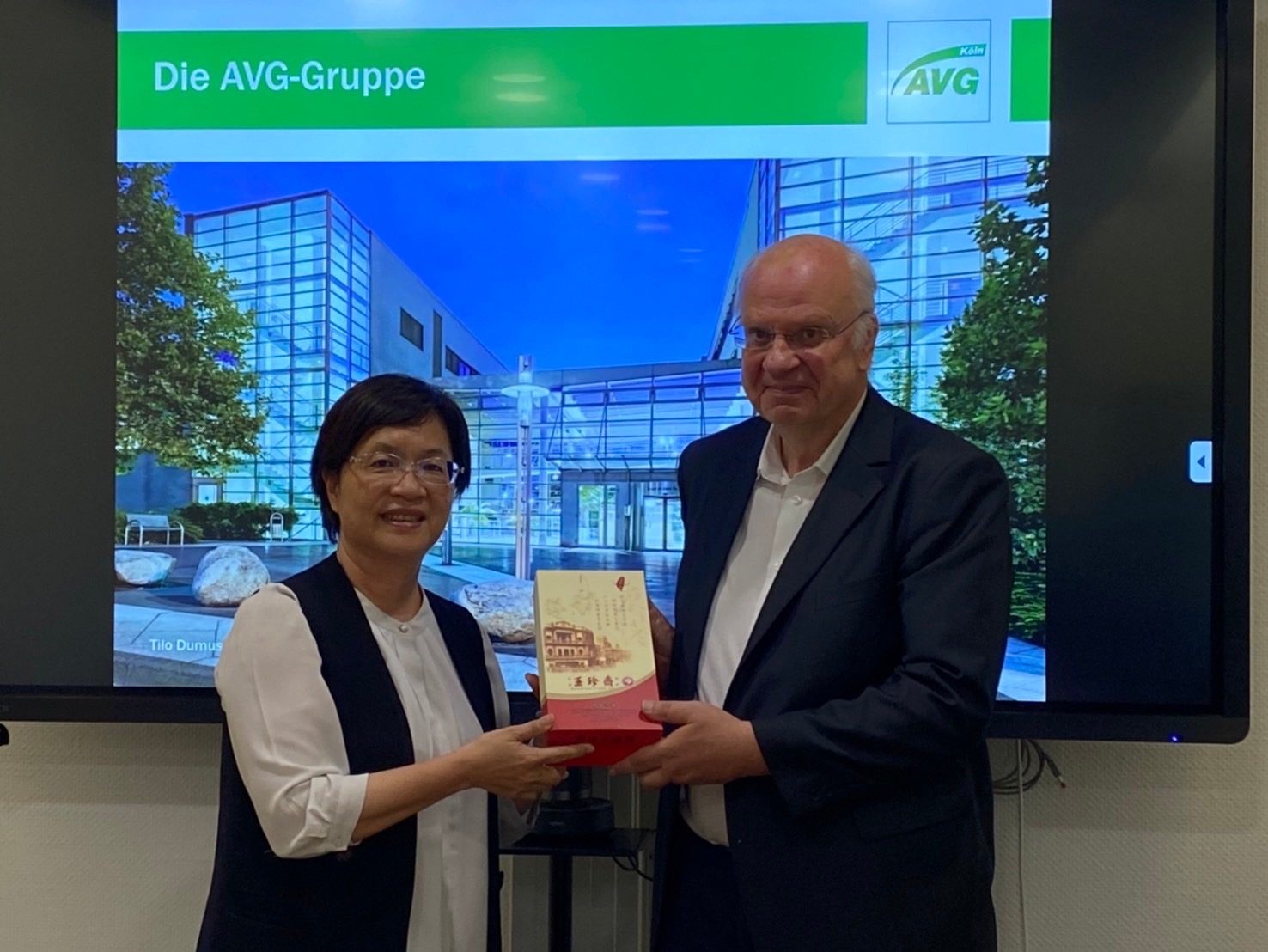 ▲為加速彰化縣廢棄物處理的淨零轉型,彰化縣長王惠美率領縣府團隊前往德國,考察科隆市的廢棄物處理技術。(彰化縣政府提供)