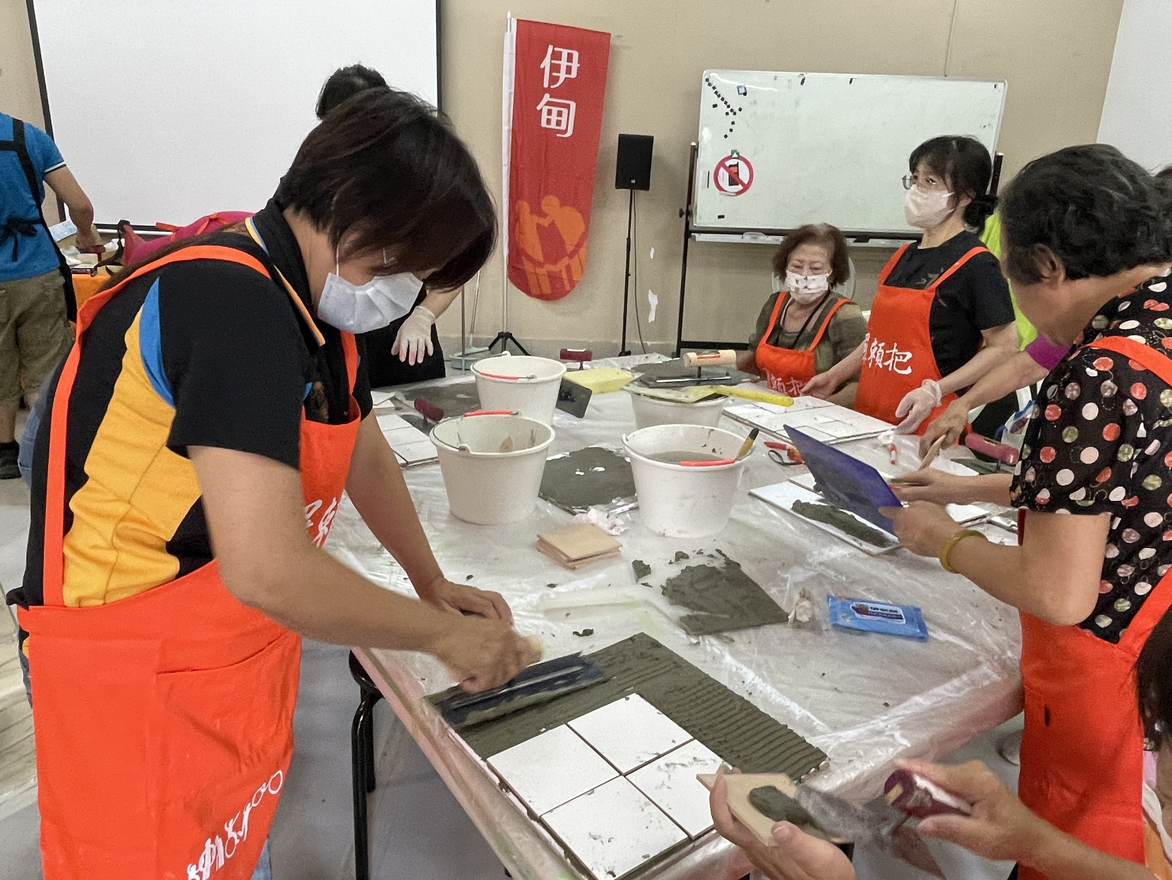 實際操作泥作抹牆面工法