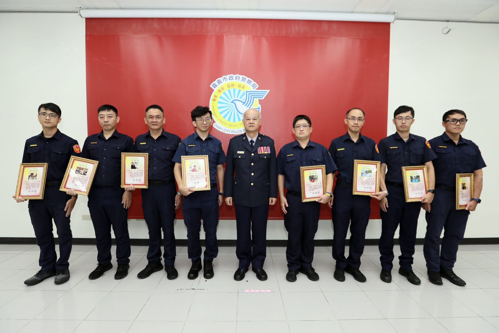 從阻詐到救人! 嘉義市20位員警獲頒榮譽獎狀