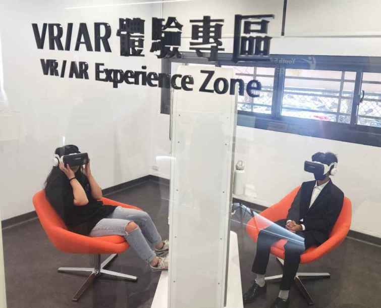 ▲青年職涯發展中心新址闢有VR/AR體驗專區，可供青年實境模擬職場環境。（中彰投分署提供）