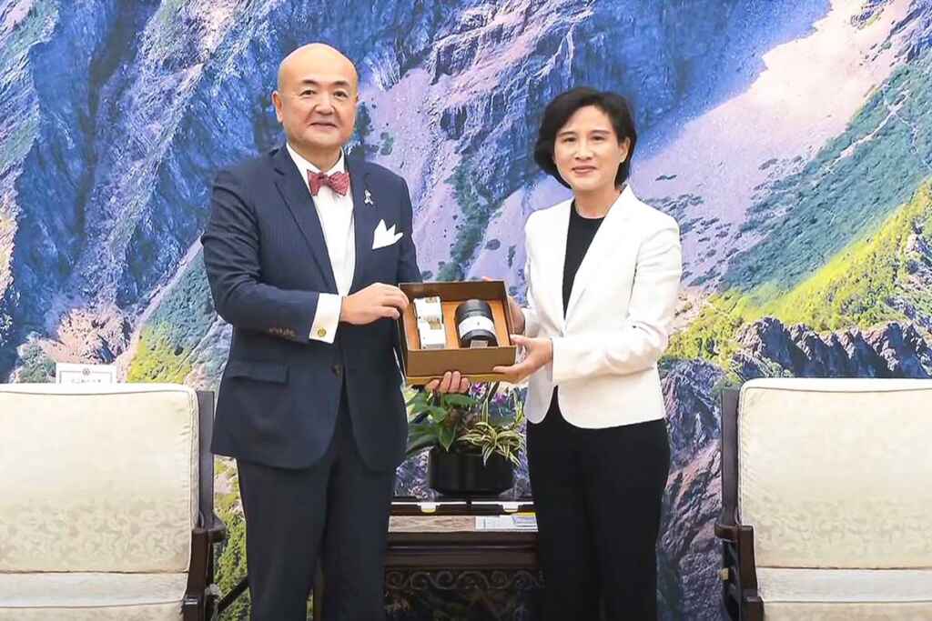 ▲行政院副院長鄭麗君接見日本台灣交流協會代表片山和之,盼深化智慧科技合作交流,支持臺灣加入CPTPP。(新傳處提供)