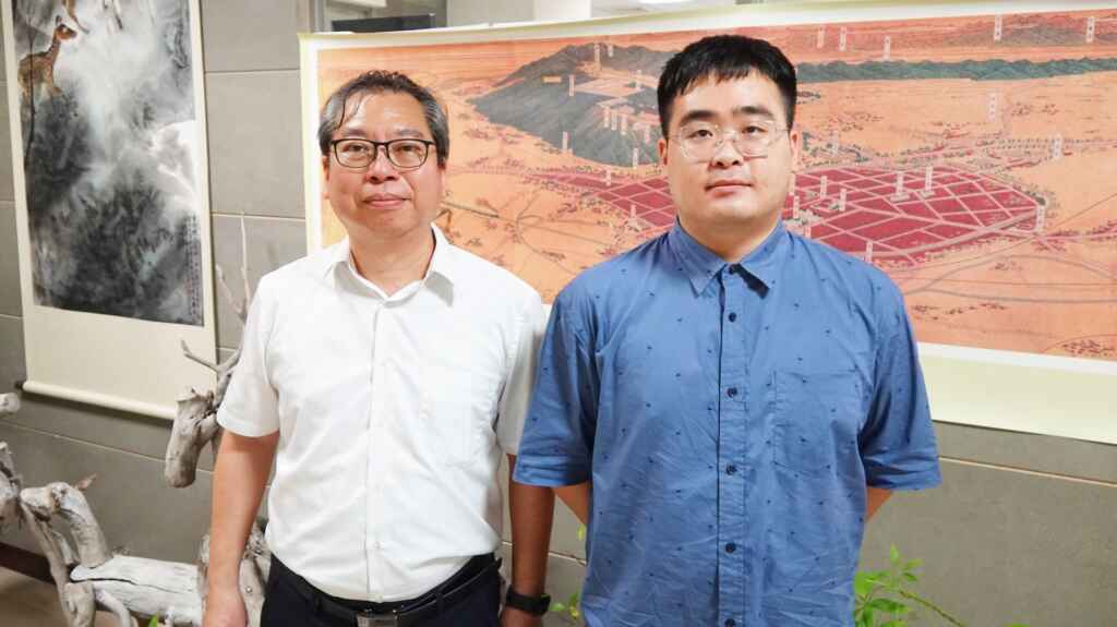 ▲建國科技大學空設系碩士班畢業生謝沛宏同學在碩一結束後,即隻身前往西班牙巴塞隆納Elisava設計學院研讀,一年後同時獲得兩校的碩士學位,勇氣令人敬佩!(記者林明佑攝)