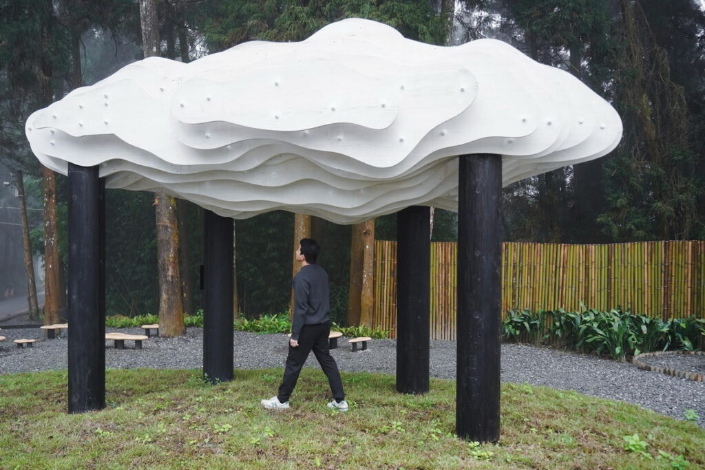 運用傳統工藝技法「燒杉」,突顯木材紋理(圖/Chaiwood柴屋 提供)