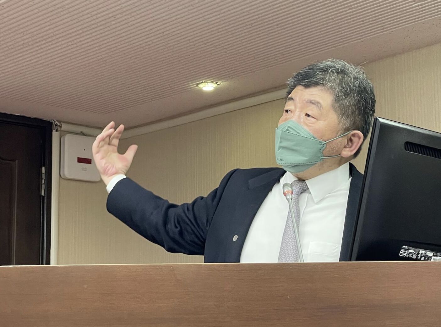 食藥署長換人 陳時中傳LINE吳秀梅曝光「辛苦7年應心安理得」 250 食藥署長換人 陳時中傳LINE吳秀梅曝光「辛苦7年應心安理得」 249