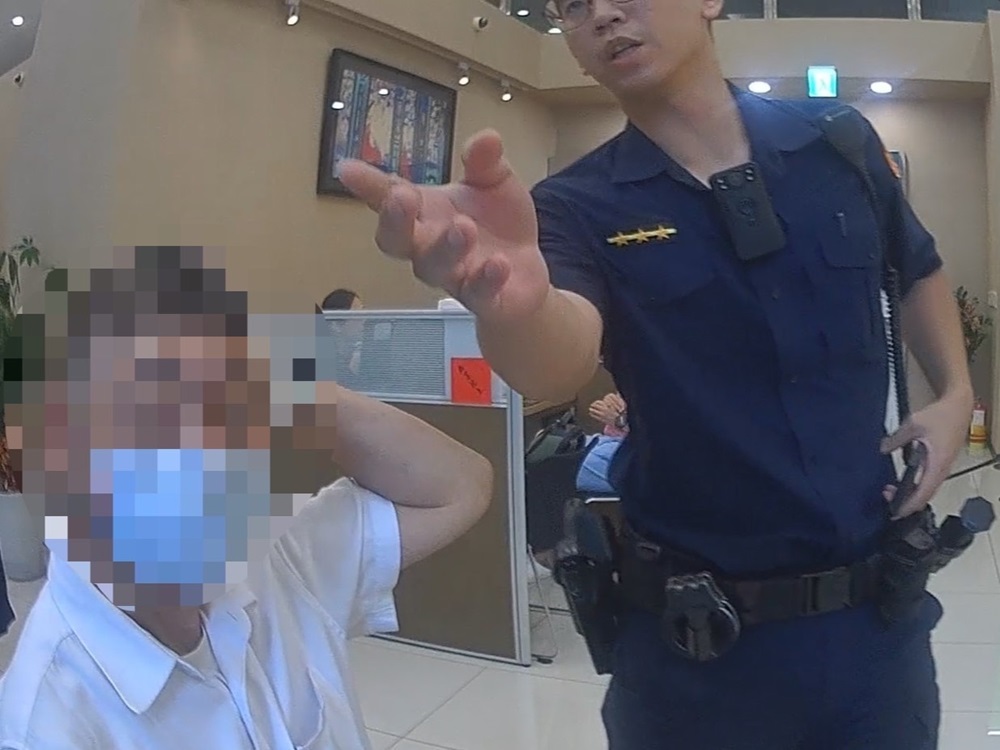 房屋修繕要匯800萬元 警急攔阻竟是二度被詐 200 cnews204240628a06