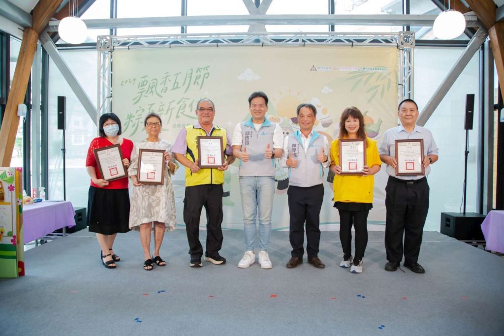 社區組得獎合照。(圖/記者黃溎芬翻攝)
