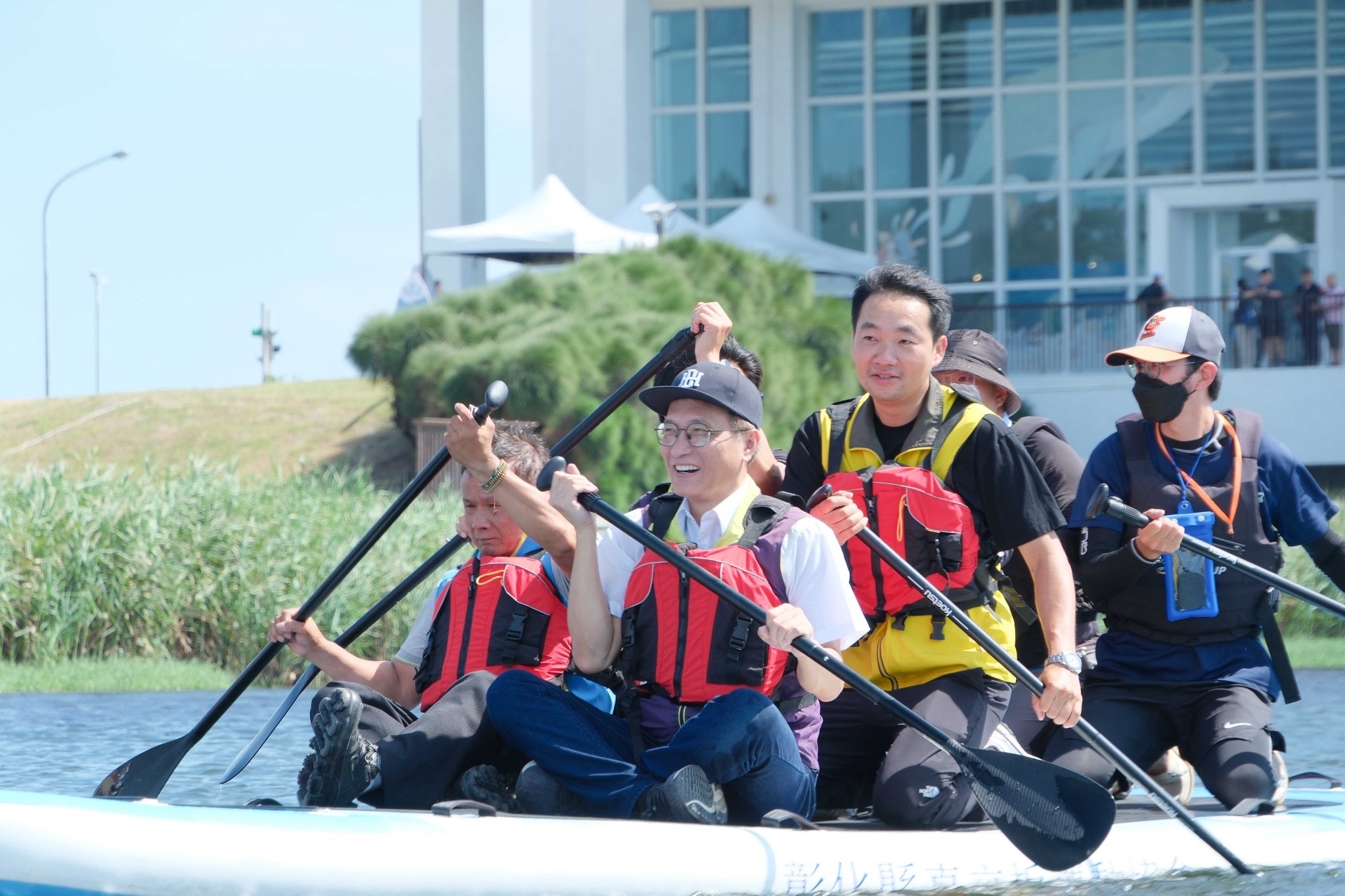 ▲2024「彰濱~海FUN一夏」慶安水樂園活動正式開跑啦！至7月28日止，每週六日，慶安水道都會有一連串精彩的水上和陸地活動。（記者張溎壕攝）