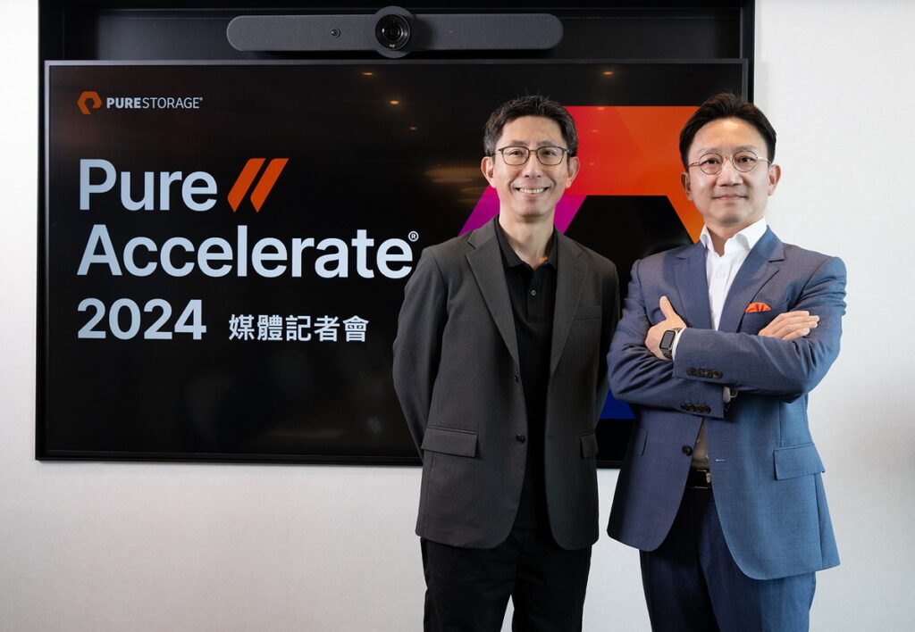 Pure Storage平台推出業界創新功能,助力客戶應對AI變革與勒索病毒威脅。圖為Pure Storage台灣區總經理周正平(右),Pure Storage大中華區技術總監何與暉(左)。