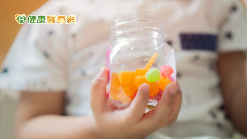 腸病毒喉嚨痛吃不下不能喝飲料、吃甜食？　血糖高會增加重症風險？