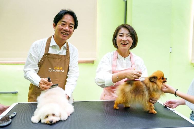 ▲屏東縣動物之家是佔地最廣的一座，兼具收容及野生動物救傷的暫時停放區。左起：總統賴清德、屏東縣長周春米。（屏東縣政府提供）