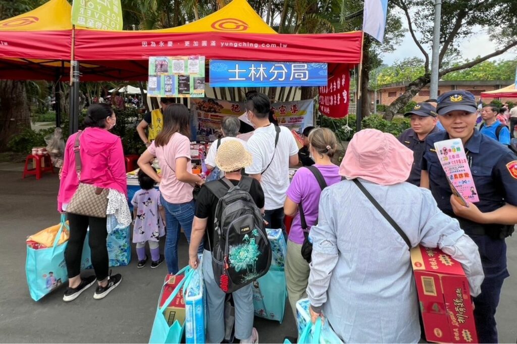 於士林官邸辦理社會公益服務,並宣導預防犯罪加深民眾關心里鄰及守望相助觀念