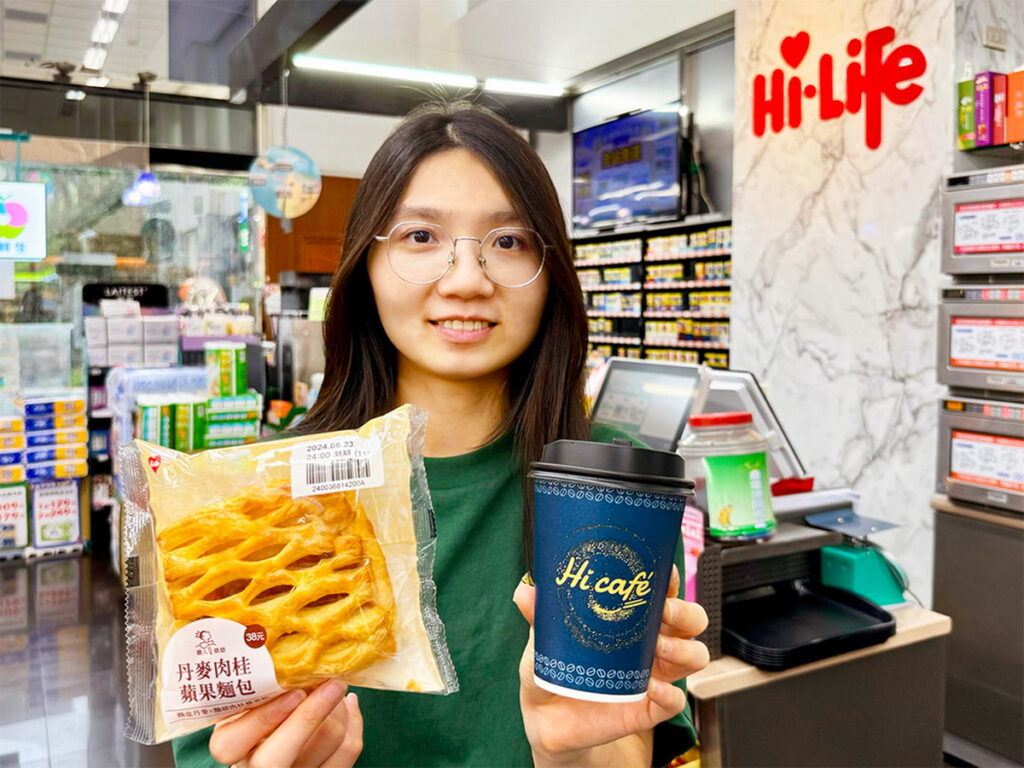 即日起至7月23日,購買丹麥麵包新品搭配Hi café中杯冰熱美式咖啡享合購優惠價59元