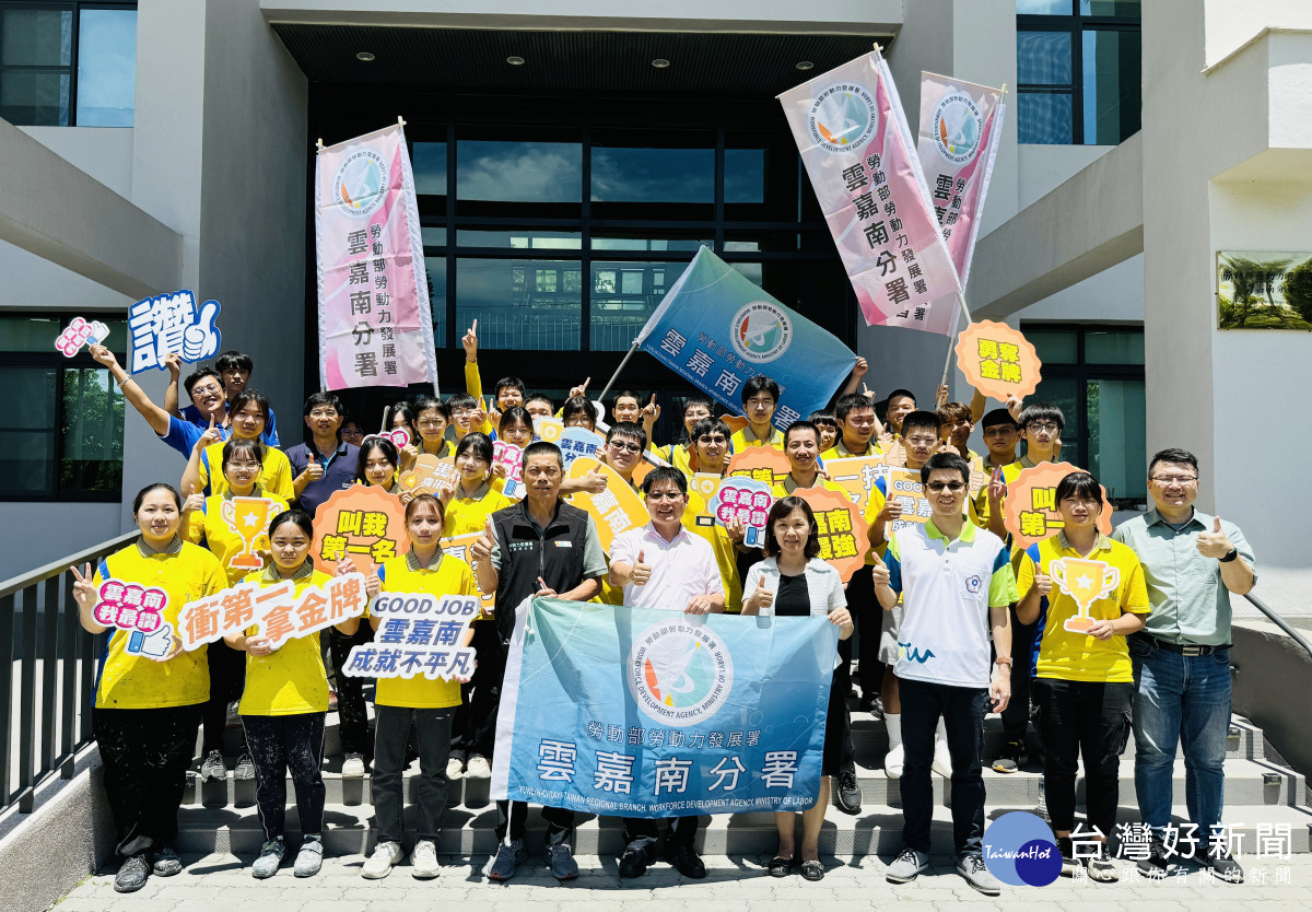 雲嘉南分署長劉邦棟、秘書曾秋瑾及技正楊慶元等人都親自出席授旗典禮，為選手們加油打氣，預祝選手們獲得佳績。