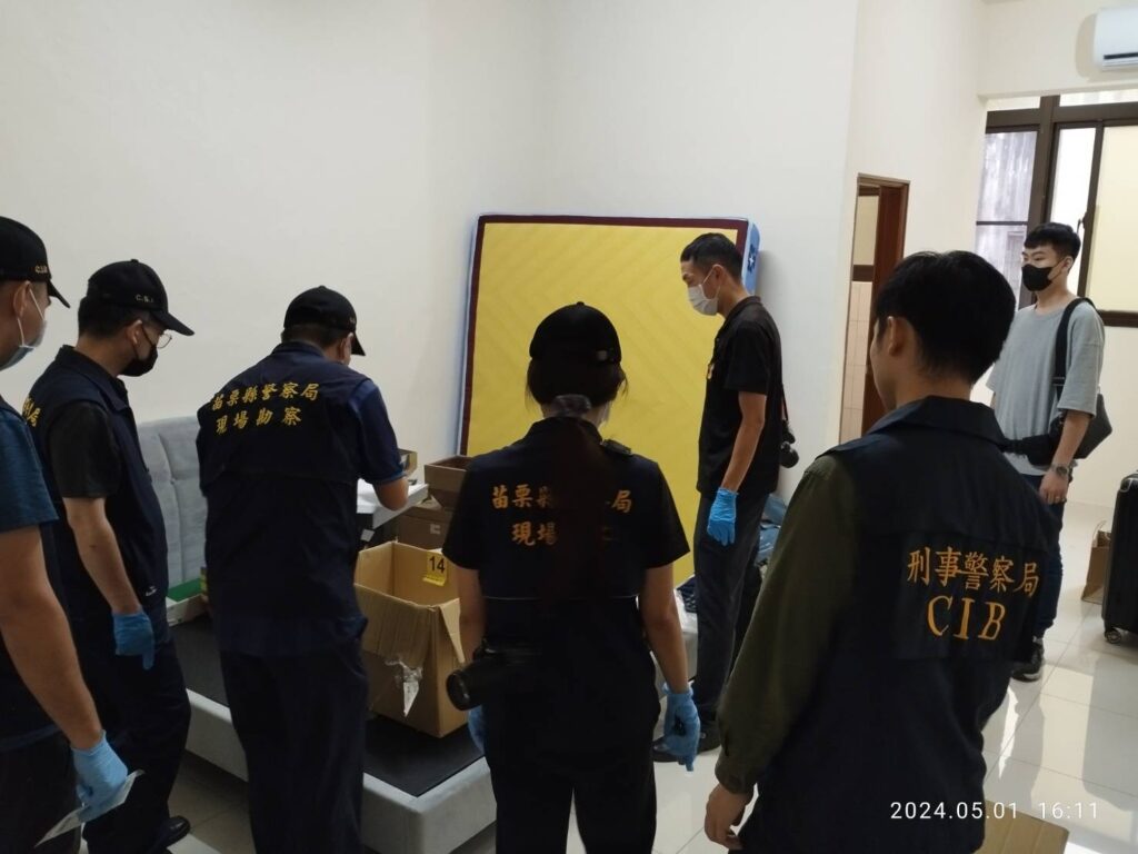 ▲圖說:中部打擊犯罪中心搗破毒品分裝場,逮捕販毒集團成員5人 (圖/中部打擊犯罪中心 提供)