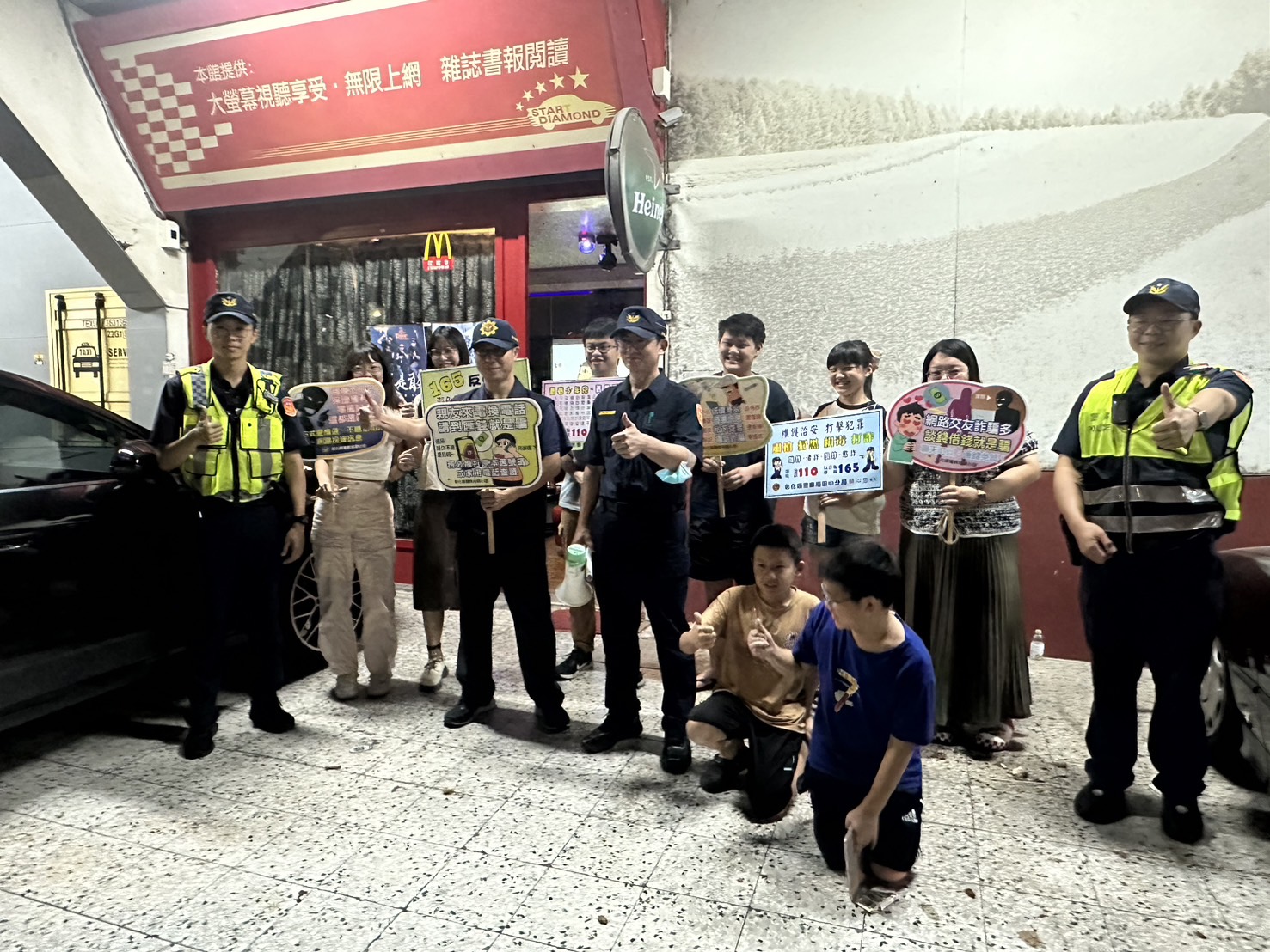 ▲放暑假囉!彰化縣警方啟動青春專案,針對青少年易聚集留連的KTV、網咖、電子遊藝場等場所加強稽查臨檢。(警方提供)