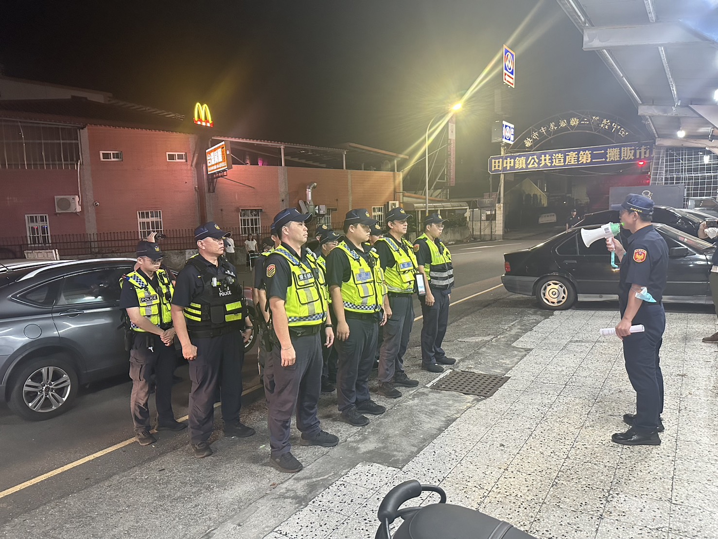 ▲放暑假囉！彰化縣警方啟動青春專案，針對青少年易聚集留連的KTV、網咖、電子遊藝場等場所加強稽查臨檢。（警方提供）