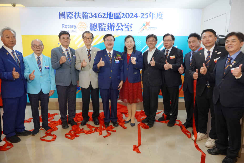▲國際扶輪3462地區總監辦公室7月1日揭牌,大葉大學方文昌校長(右五)與扶輪社友共襄盛舉。(大葉大學提供)