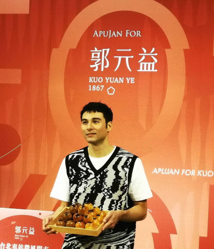 郭元益品牌代言人,鳳小岳今天出席頂級蛋黃酥記者會。