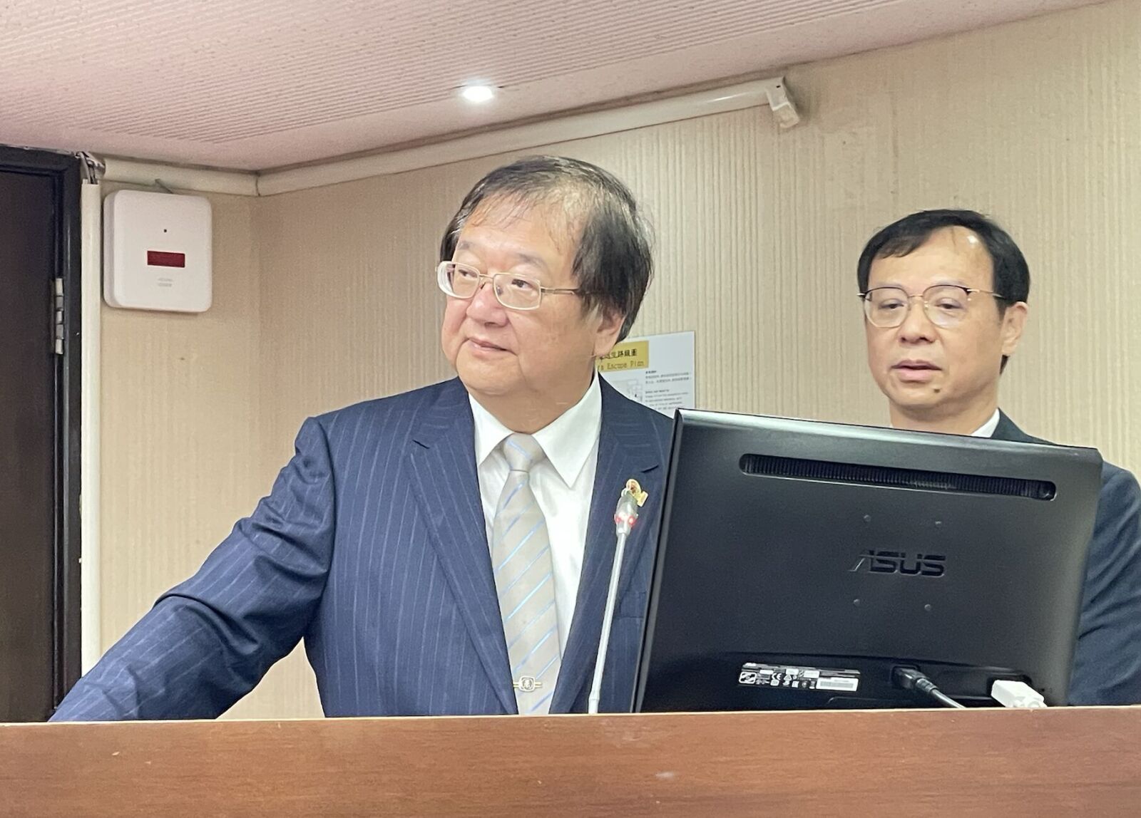 不挺醫界健保保障「1點1元」 衛福部長:避免給民眾太大壓力 256 不挺醫界健保保障「1點1元」 衛福部長:避免給民眾太大壓力 255