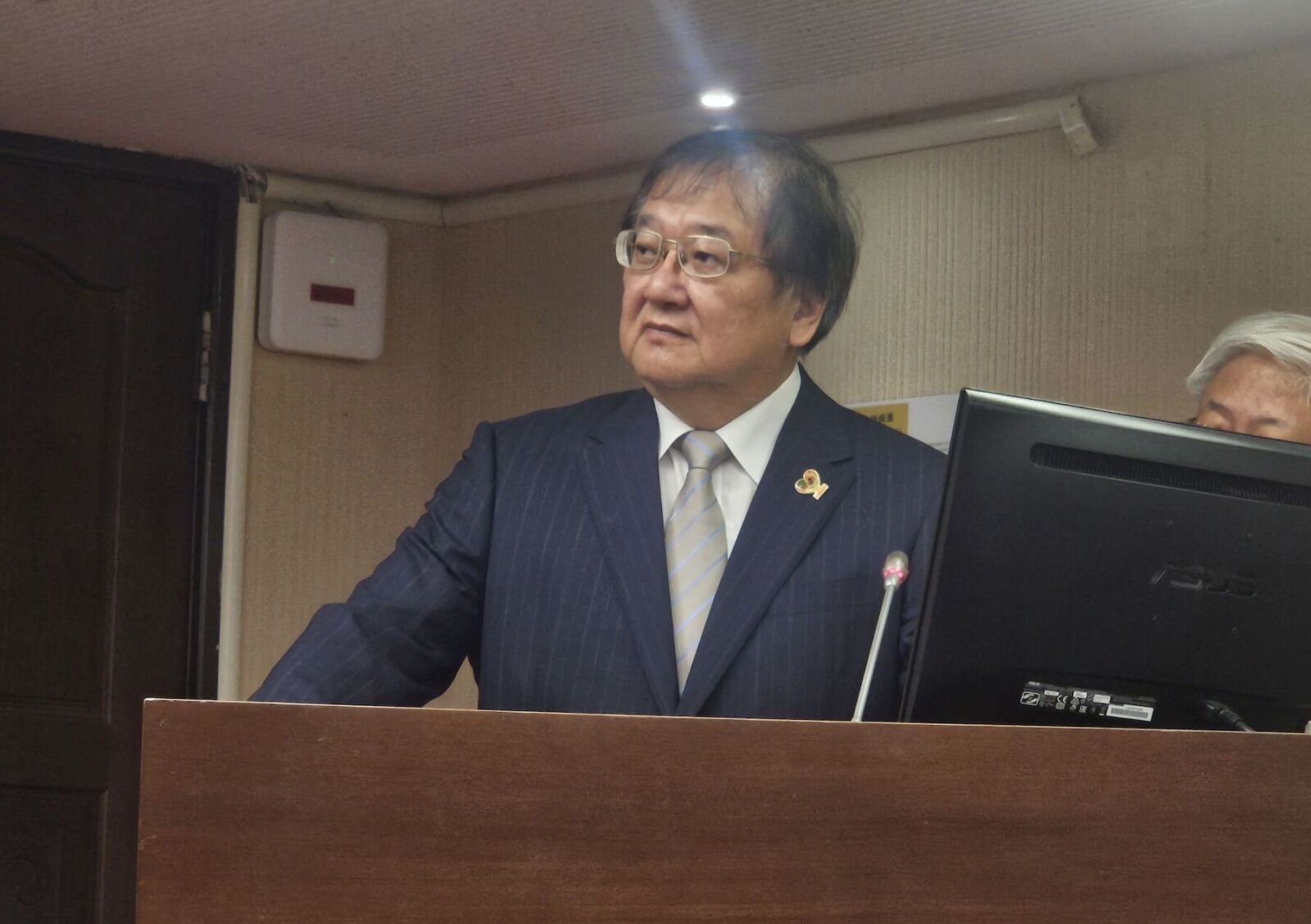 新食藥署長只待半年 人難找!邱泰源自爆:各大藥學院長都拒絕 196 新食藥署長只待半年 人難找!邱泰源自爆:各大藥學院長都拒絕 195