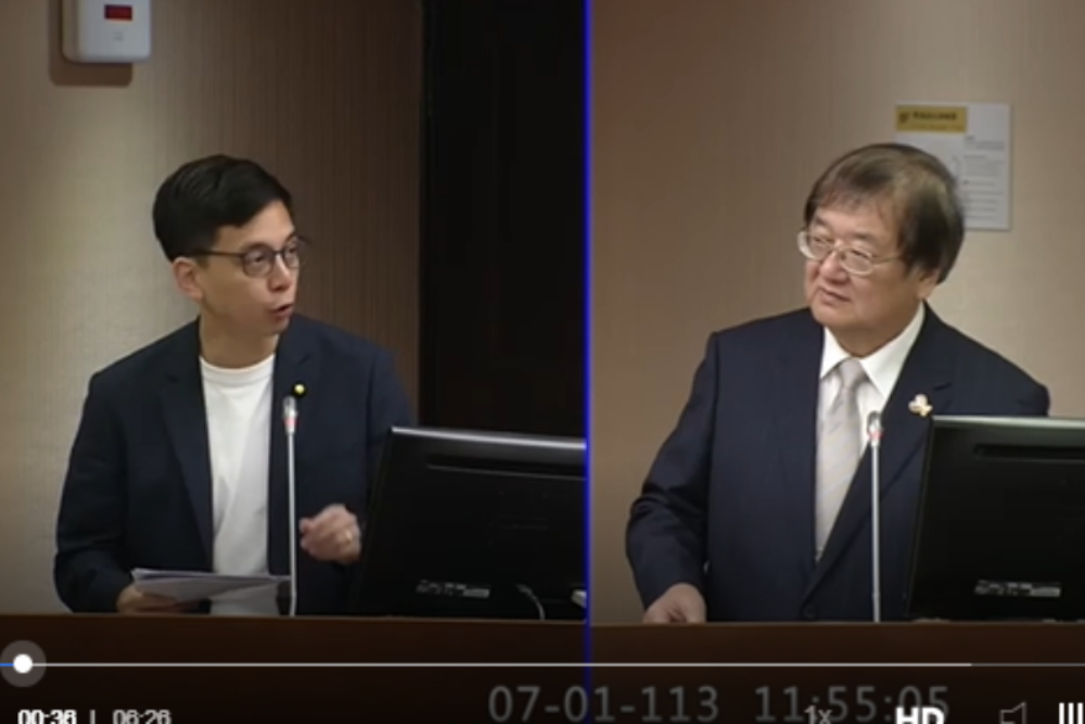 審查卡關非法代購加熱菸走私頻傳 立委:應分階段公布審查結果 264 審查卡關非法代購加熱菸走私頻傳 立委:應分階段公布審查結果 263