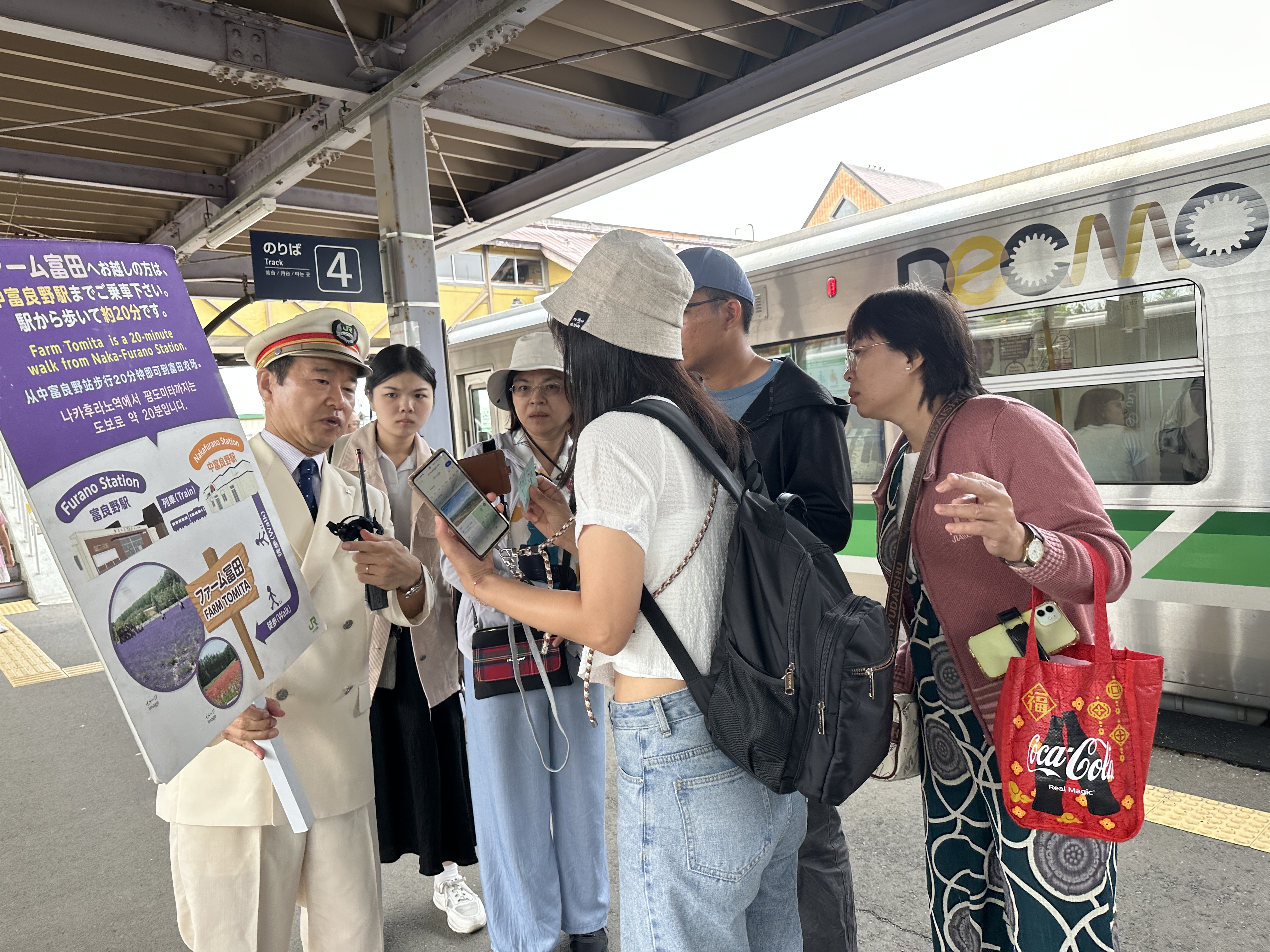 迎接薰衣草旺季！北海道富良野站長月台出擊為遊客解惑指路，再推單車租借！
