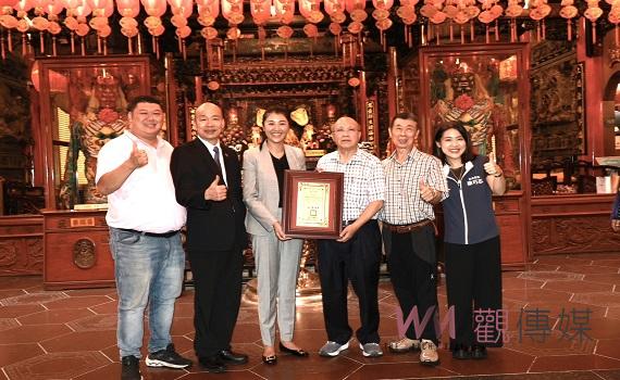 台北市慈祐宮捐車改善仁愛鄉交通 許縣長頒贈感謝狀表感謝