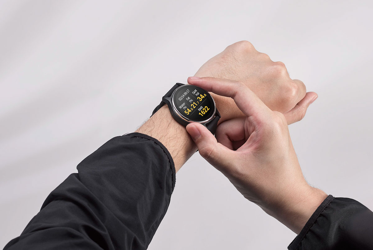 ASUS VivoWatch 6新增生物電阻抗BIA感測器，使用者只需將姆指與食指分別輕觸錶身及錶框，便可得知體脂、水份、骨骼肌、基礎代謝率等身體組成數據，體態管理更輕鬆好上手！