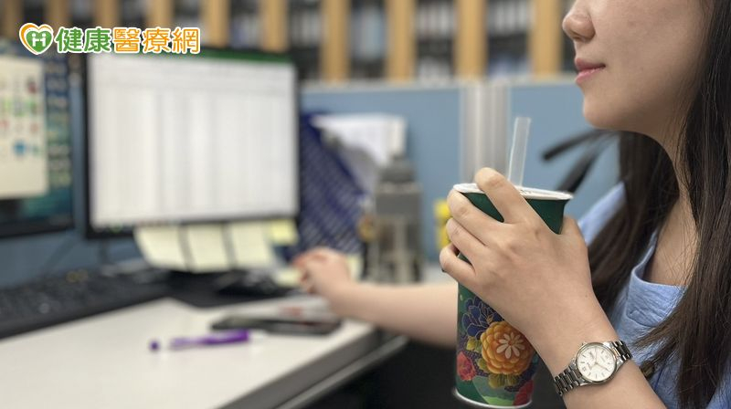 1天1杯手搖飲,22歲壯男飲險洗腎 醫揭「含糖飲料可怕之處」