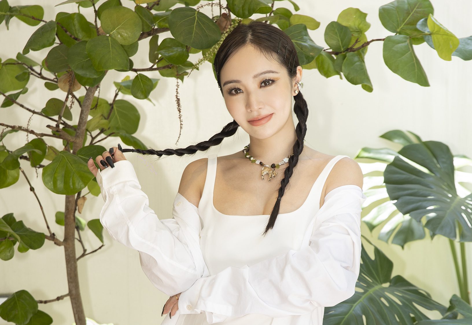 陳芳語Kimberley赴包裝廠簽下100個名 望幸運粉絲拆盲盒中獎
