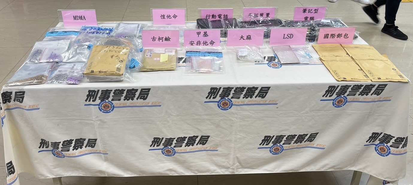 國際郵件私藏毒品　幕後影武者防遭出賣一人飾三角 233