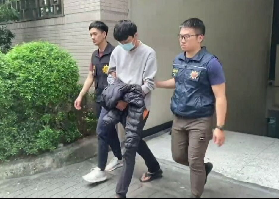 國際郵件私藏毒品　幕後影武者防遭出賣一人飾三角 235
