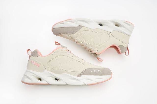 FILA Athena定價2,880元,全球台灣獨家限定販售。.jpg