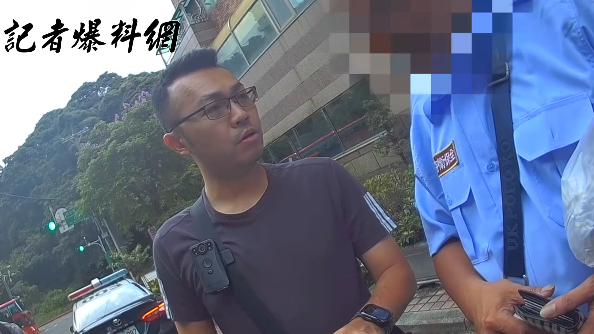 ▲警方持拘票、搜索票查緝當時還在上班的魏男。（翻攝畫面）
